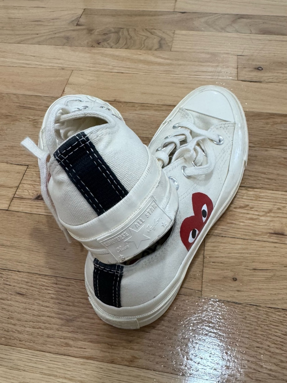 Converse White Low-Top Sneakers with Red Heart Accent - Picture 4 of 6